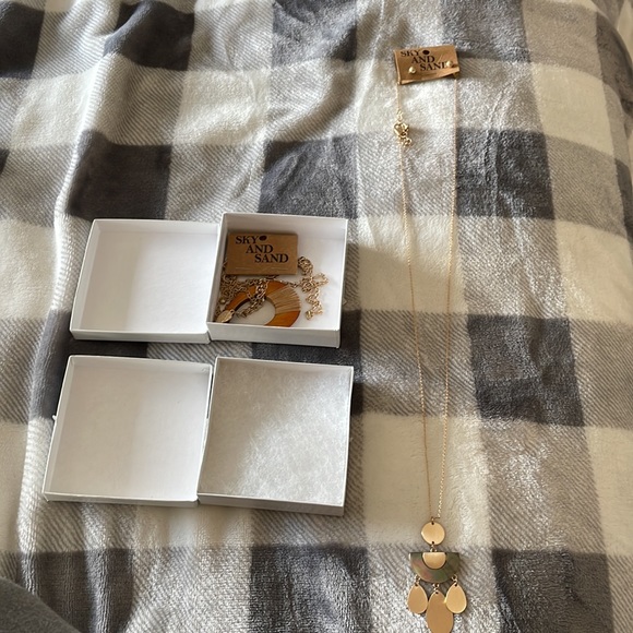 2 necklaces and one set of earrings sky and sand - Picture 3 of 3
